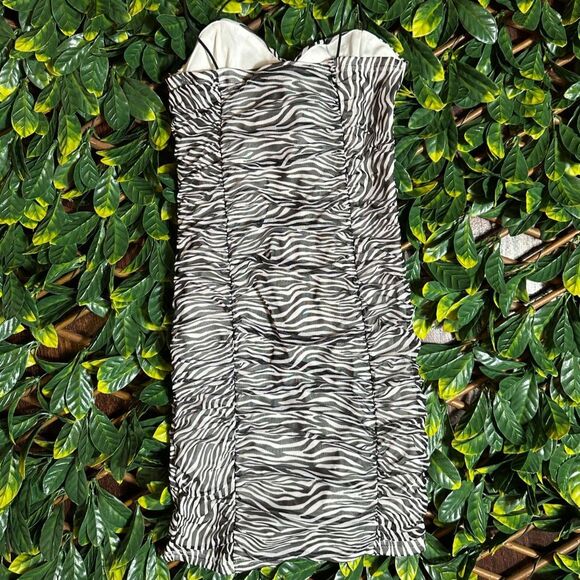 Forever 21 Zebra Bodycon Mini Dress Size Small NWT - Picture 3 of 5